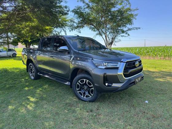 TOYOTA HILUX 2.8 D-4D TURBO DIESEL CD SRX 4X4 AUTOMÁTICO